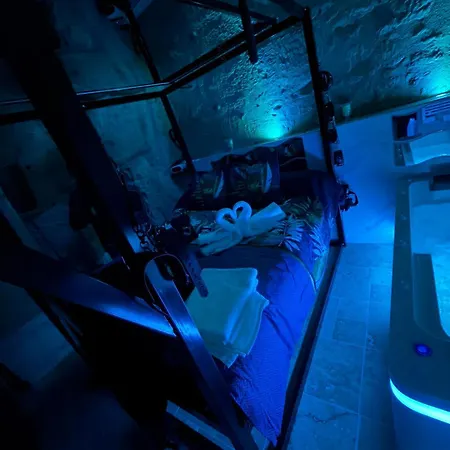 Liefdeshotel - Le Secret Des Profondeurs Gennes-Val-de-Loire