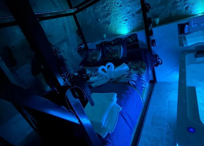 Liefdeshotel - Le Secret Des Profondeurs Gennes-Val-de-Loire